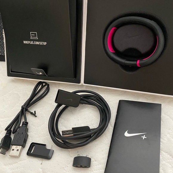Nike + FuelBand Pink - Picture 3 of 5